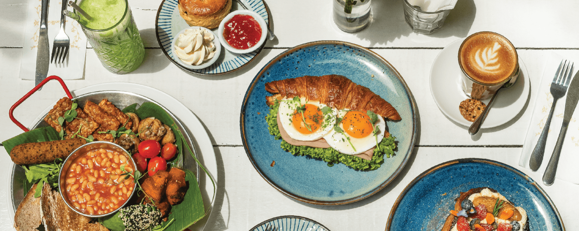 Lisette's Cafe & Bakery @ 163 Background image