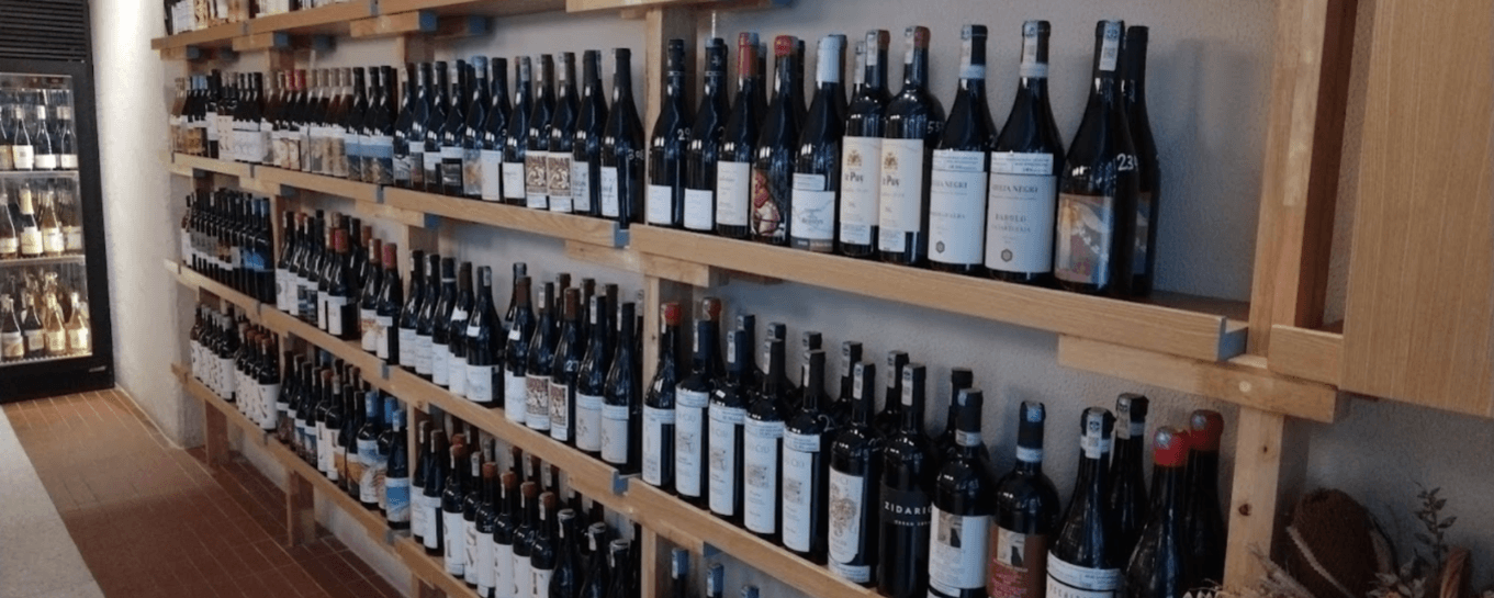 Basic Wine Store Background image