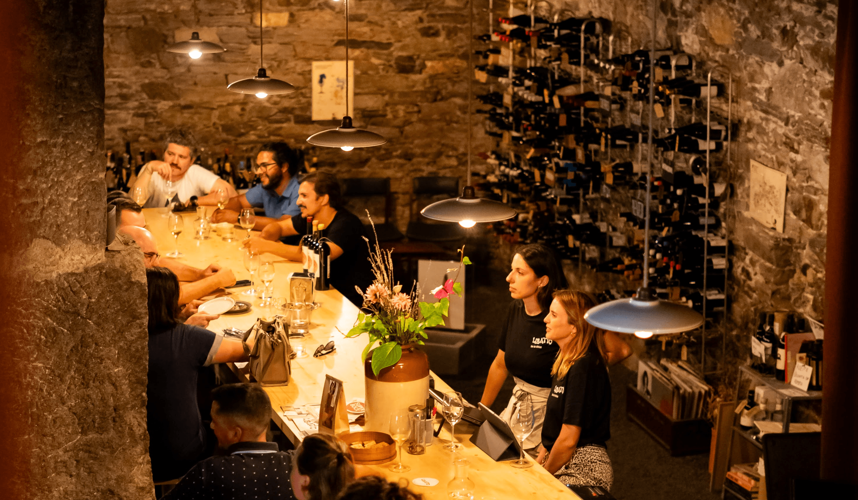 Libatio - bar de vinhos Background image